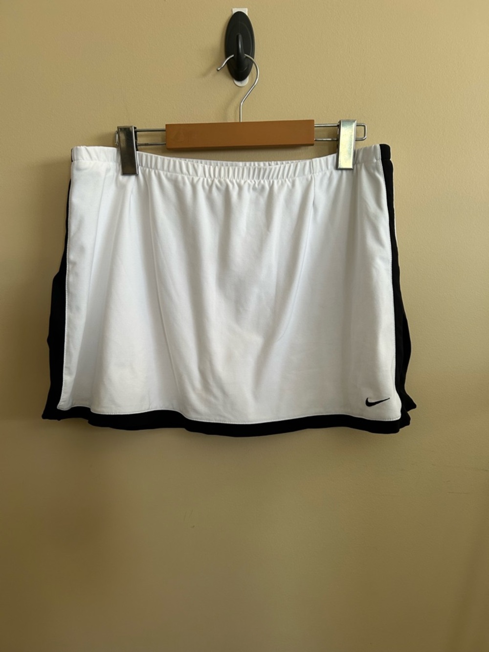 Nike Dry fit White Tennis/ Golf Skort with Black Accents